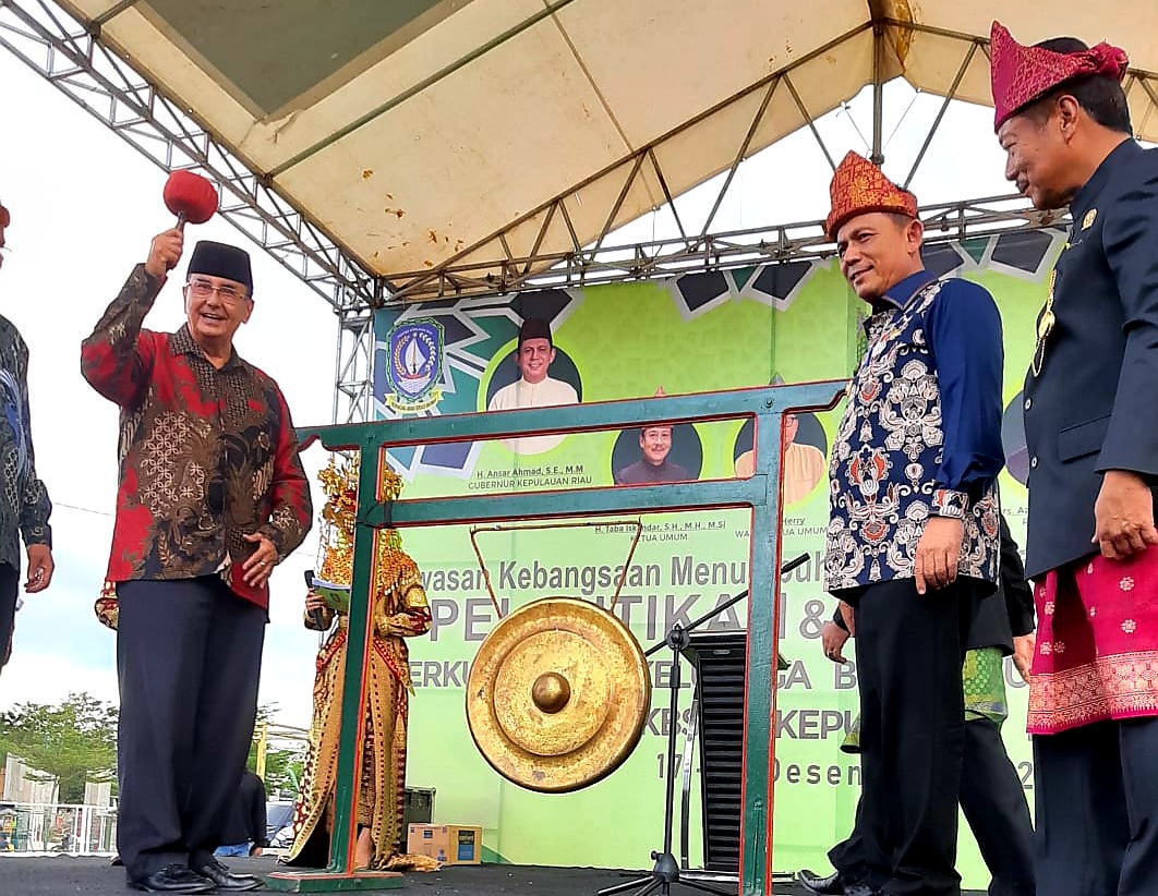 Keterangan Foto: Gubernur Kepulauan Riau H. Ansar Ahmad menghadiri pelantikan sekaligus pengukuhan Keluarga Besar Sumatera Selatan (PKBSS), Sabtu (17/12/22)/f.dok.DKP.