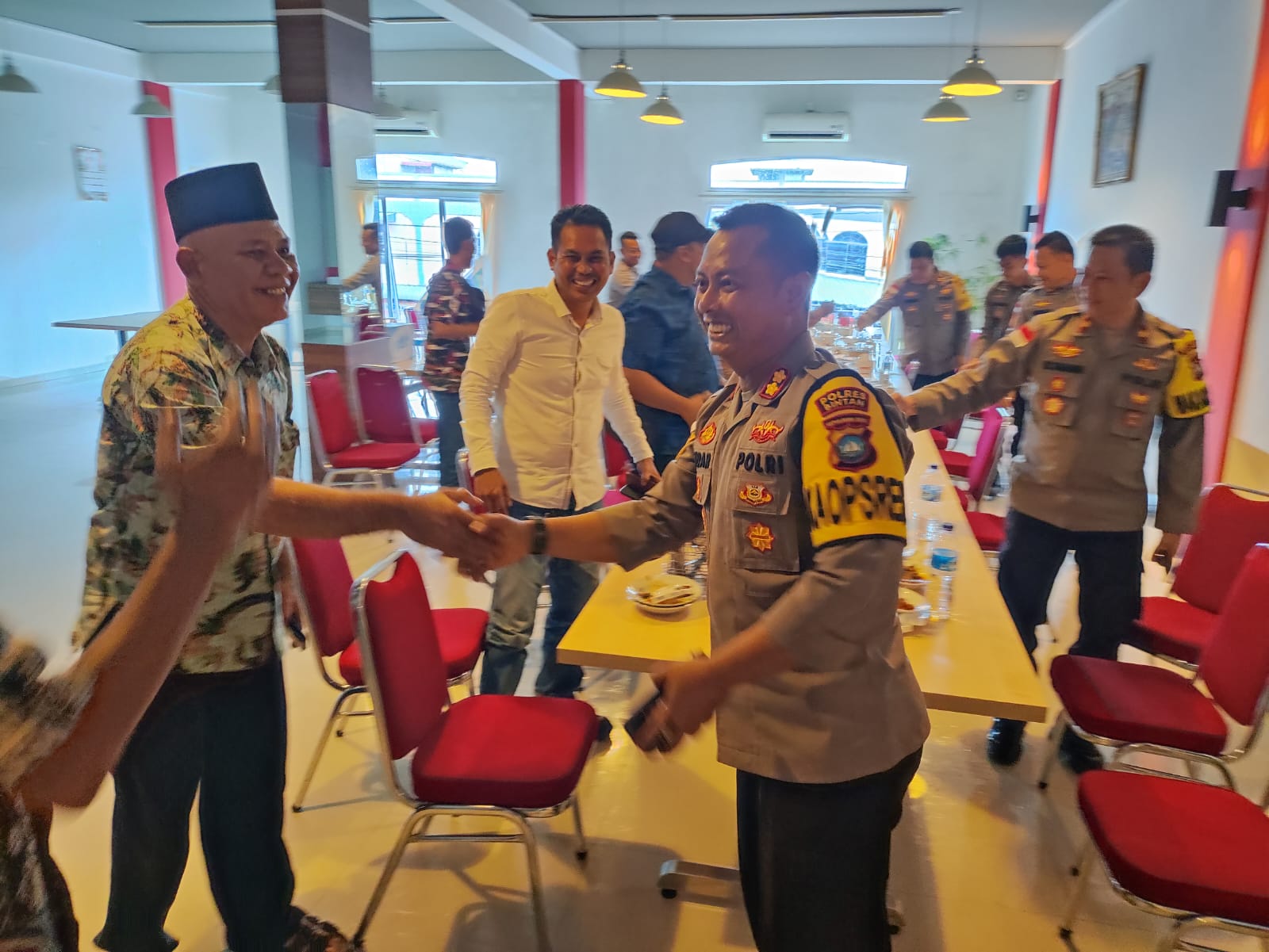 KapolresBintan saat meluangkan waktu untuk bersilaturahmi dengan pengurus Forum Komunikasi Lintas OKP dan Ormas Bintan, Jum'at (23/12/2022).f.dok.Polres Bintan.