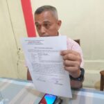 Andi Vori Patahuddin saat menunjukkan surat Laporan dari Polresta Tanjungpinang, Jum'at (03/02/23).f.dok.Ratih.