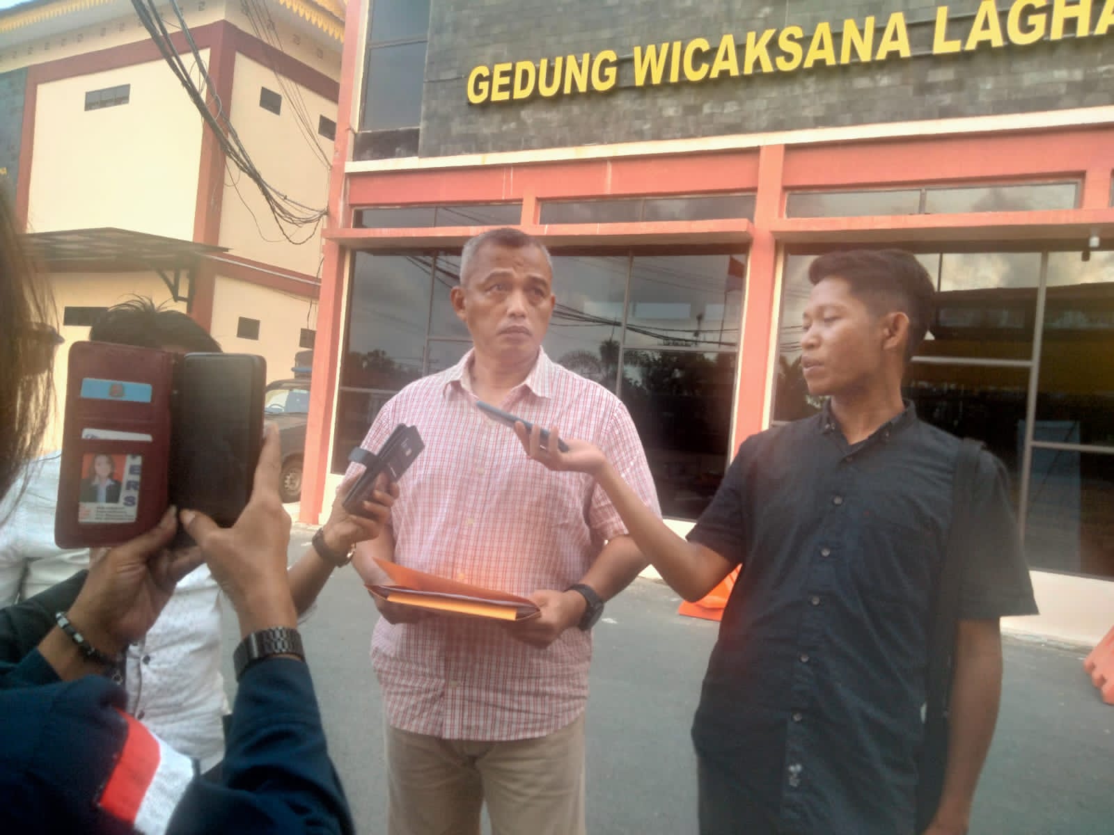 Andi Cori Laporkan Dugaan Korupsi BUP Kepri ke Polresta Tanjungpinang Jum'at (03/02/23).f.dok.Ratih.