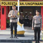 Kombes Pol. H. Ompusunggu, S.I.K., M.Si., Pimpin Upacara Bendera Hari Kesadaran Nasional, di Lapangan Apel Mapolresta Tanjungpinang. Jum'at (17/02/2023)./f.dok/Hms.