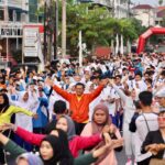 Gubernur Ansar Mengikuti Senam Sehat dalam rangka peresmian Flyover di Kawasan Flyover, Simpang Ramayana Dompak, Tanjungpinang, Jum'at (03/02/23)./f.dok.Diskominfo Kepri.