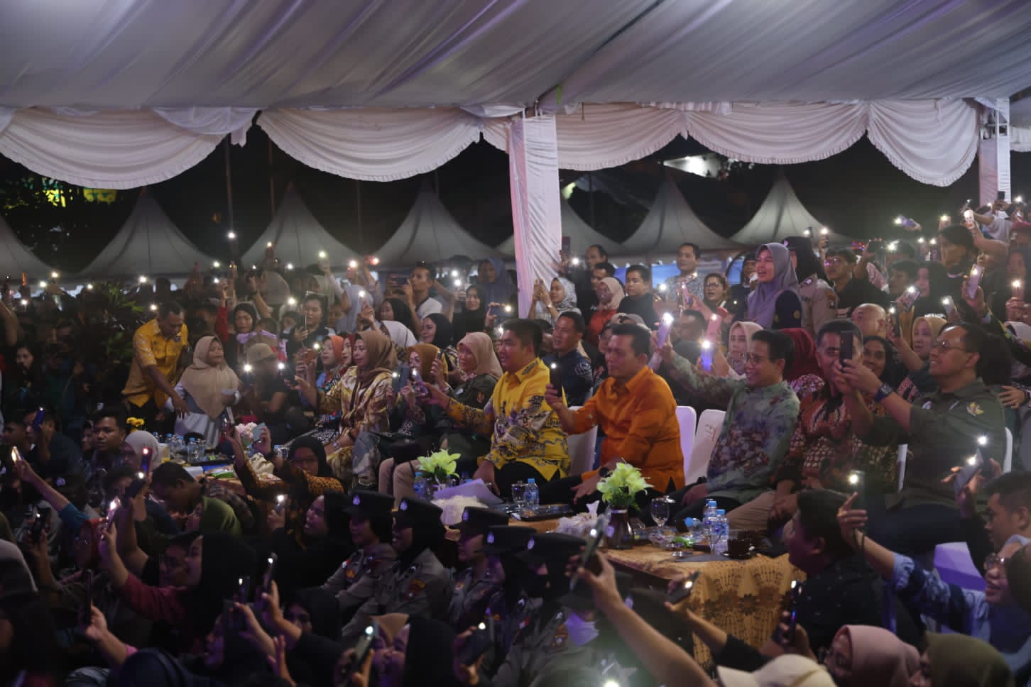 Suasana Malam Puncak Pesta Rakyat dan Bazar Produk BUM Desa tahun 2023 di Teluk Bakau, Kabupaten Bintan.Kamis (02/02/23)./f.dok.Kominfo Kepri