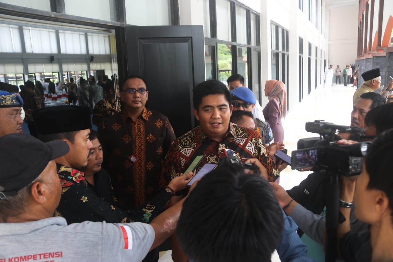 Bupati Bintan Roby Kurniawan saat wawancara bersama Media./f.dok.MCB.