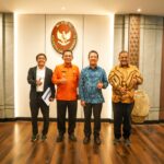 Gubernur Kepulauan Riau H. Ansar Ahmad didampingi oleh Wakil Menteri Agraria dan Tata Ruang/Badan Pertanahan Nasional (ATR/BPN) Raja Juli Antoni bersama Menteri Kelautan dan Perikanan RI Sakti Wahyu Trenggono./f.dok.Kominfo.