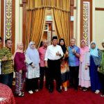 Gubernur Ansar Sambut pengurus Persatuan Wredatama Republik Indonesia (PWRI) Provinsi Kepulauan Riau di Gedung Daerah Tanjungpinang, Sabtu (18/03/23)./f.dok.DK.