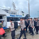 Kapolres Natuna Bersama 35 Personil, Menuju Serasan Bantu Penanganan dan Evakuasi Korban Bencana Longsor.Senin(06/03/23).f.dok.Red.