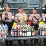Ratusan botol Miras berhasil disita Polres Jepara Jawa Tengah, Kamis (16/03/23)./f.dok.Nik.