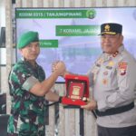 Dandim 0315/Tanjungpinang Sambut Hangat Kunjungan Kapolda Kepri Irjen Pol. Drs. Tabana Bangun, M.Si di Makodim 0315/Tanjungpinang, Selasa (21/3/2023)./f.dok.Pendim.