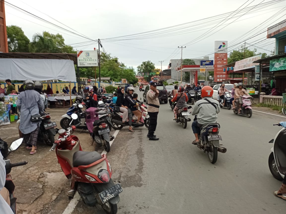 Polres Bintan saat pengamanan di Pasar Tumpah atau Bazar Ramadhan 1444 H/2023 M di wilayah Polres Bintan, pada hari Senin (27/03/2023)/f.dok.Hms.