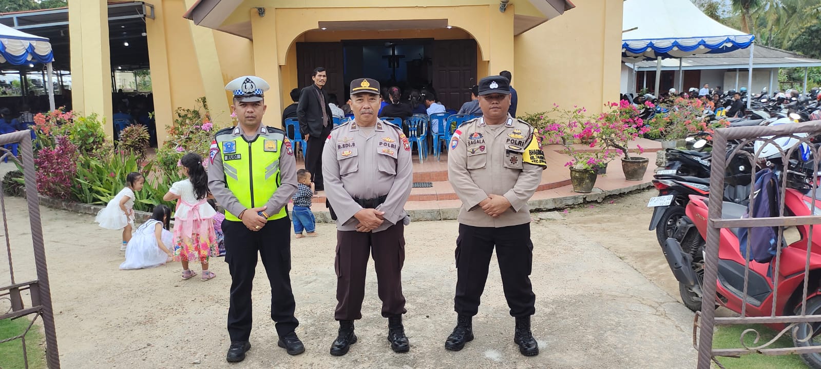 Polres Bintan saat Pengamanan di sejumlah Gereja, Jum'at (07/04/23)/f.dok.Hms.