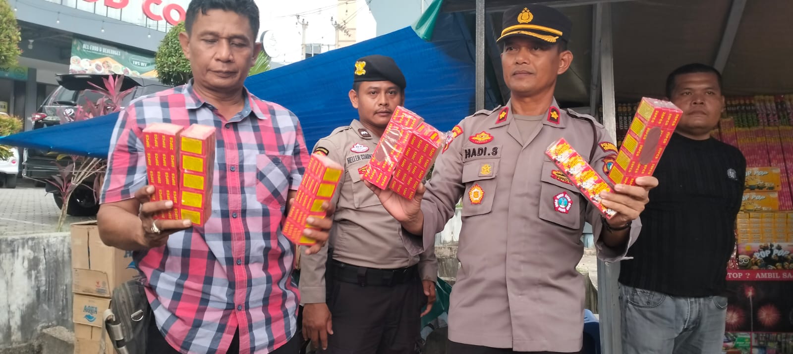 Polresta Tanjungpinang dan Jajaran saat gelar KRYD di Kawasan KM 9 Bintan Center Kota Tanjungpinang Kamis (13/04/23)/f.dok.MH.