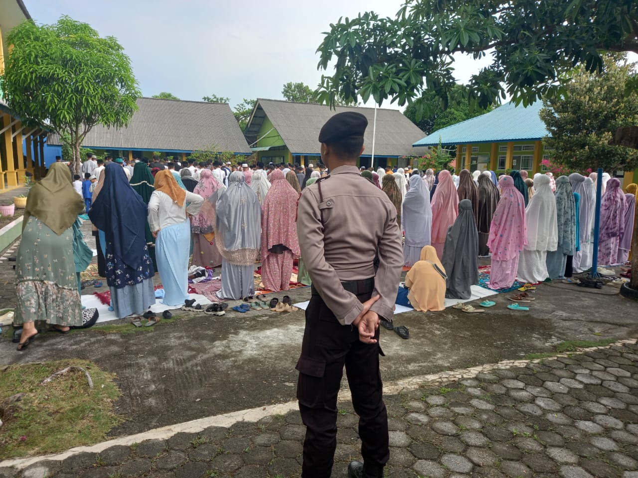 Personil Polres Bintan saat Pengamanan Sholat IED 1444H/2023 Jamaah Muhammadiyah, Jum'at (21/04/23)/f.dok.Hms.
