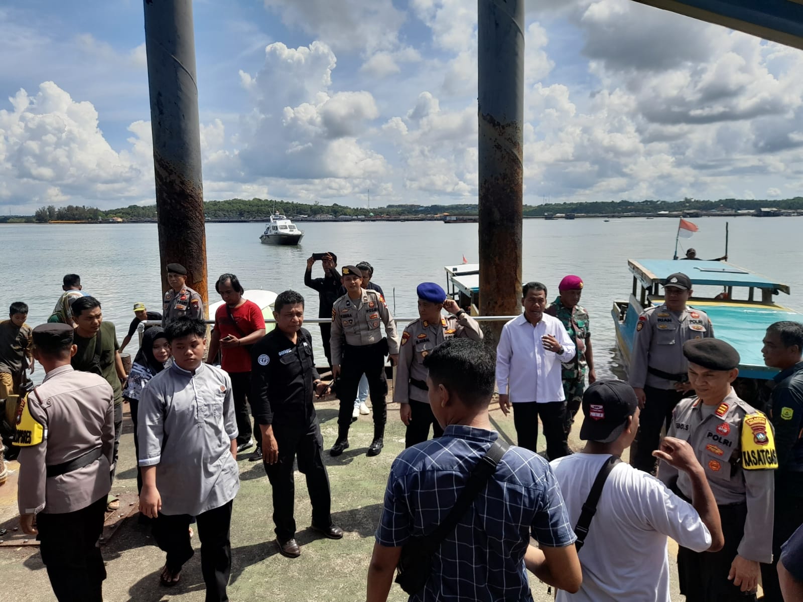 Program Arus Balik Lebaran 2023, Kapolresta Tanjungpinang Bagikan 100 Tiket Gratis di Pelabuhan Penyengat Rabu (26/04/23)/f.dok.Rat
