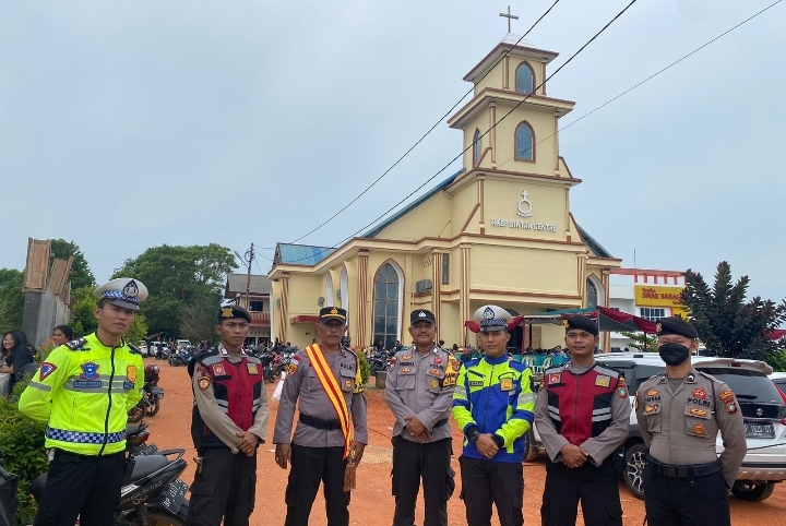 Personil Polresta Tanjungpinang saat Pengamanan Paskah 2023 di 33 Gereja Kota Tanjungpinang, Jum'at (07/04/23)/f.dok.Hms.