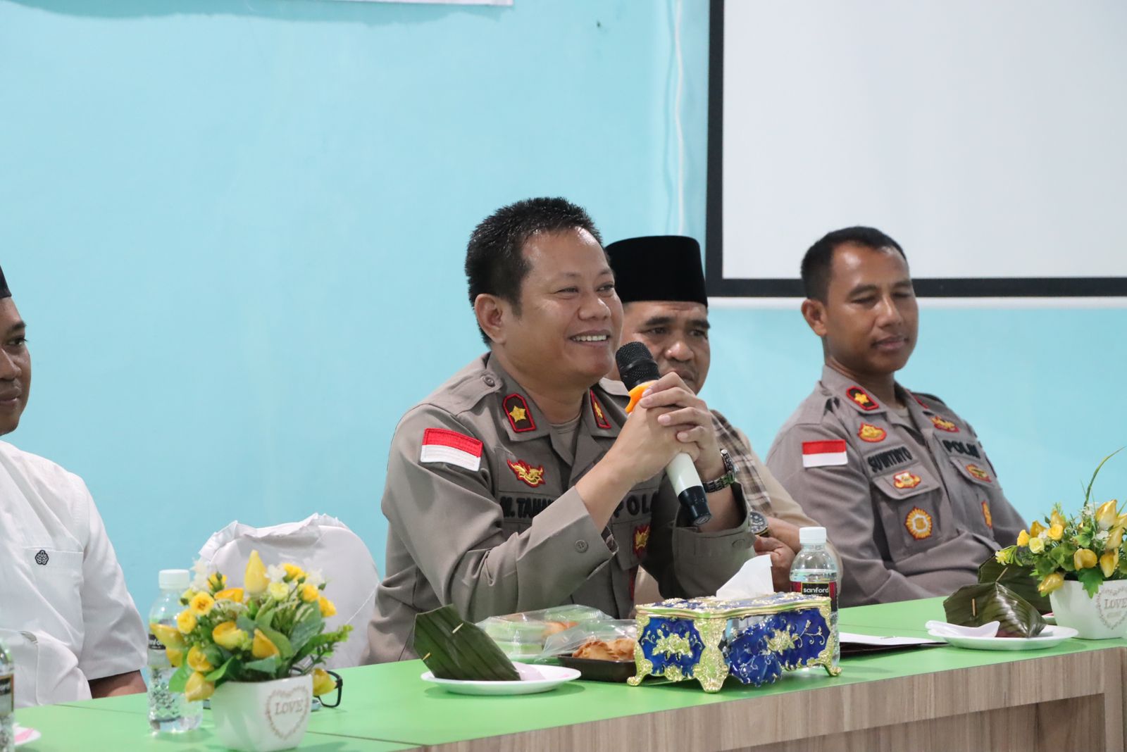 Wakapolres Bintan Kompol M. Tahang, S.Ag., saat pimpin Jum'at Curhat bersama masyarakat, Jum'at (19/05/23)/f.dok.Hms.