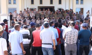 Polres Karimun Amankan Unjuk Rasa Nelayan di Gedung DPRD, Selasa (30/05/23)/f.dok.Hms.