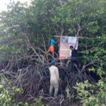 Warga pemilik lahan di pulau Potoh desa Kelong kecamatan Bintan pesisir memasang patok dan spanduk dilahan mereka /f. dok.Rat.