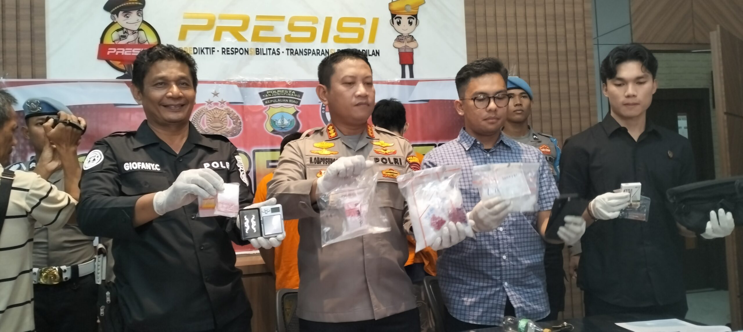 Pengungkapan kasus tindak pidana Narkotika jenis Sabu dan Pil Ekstasi di Mapolresta Tanjungpinang, Kamis (24/08/23)/f.dok.Rat.