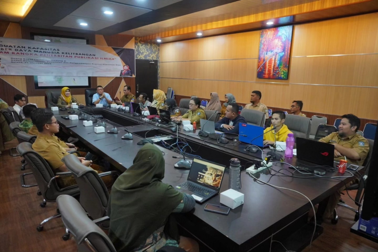Pelaksanaan kegiatan penguatan kapasitas SDM Kelitbangan, di ruang rapat Bappeda Kepri, Selasa (25/10/23)/f.dok.Red.