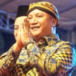 Anggota DPRD Provinsi Kepri H. Teddy Jun Askara di sematkan Blangkon sebagai warga kehormatan masyarakat Pacitan Kota Tanjungpinang, Sabtu (21/10/2023) / F. Ratih