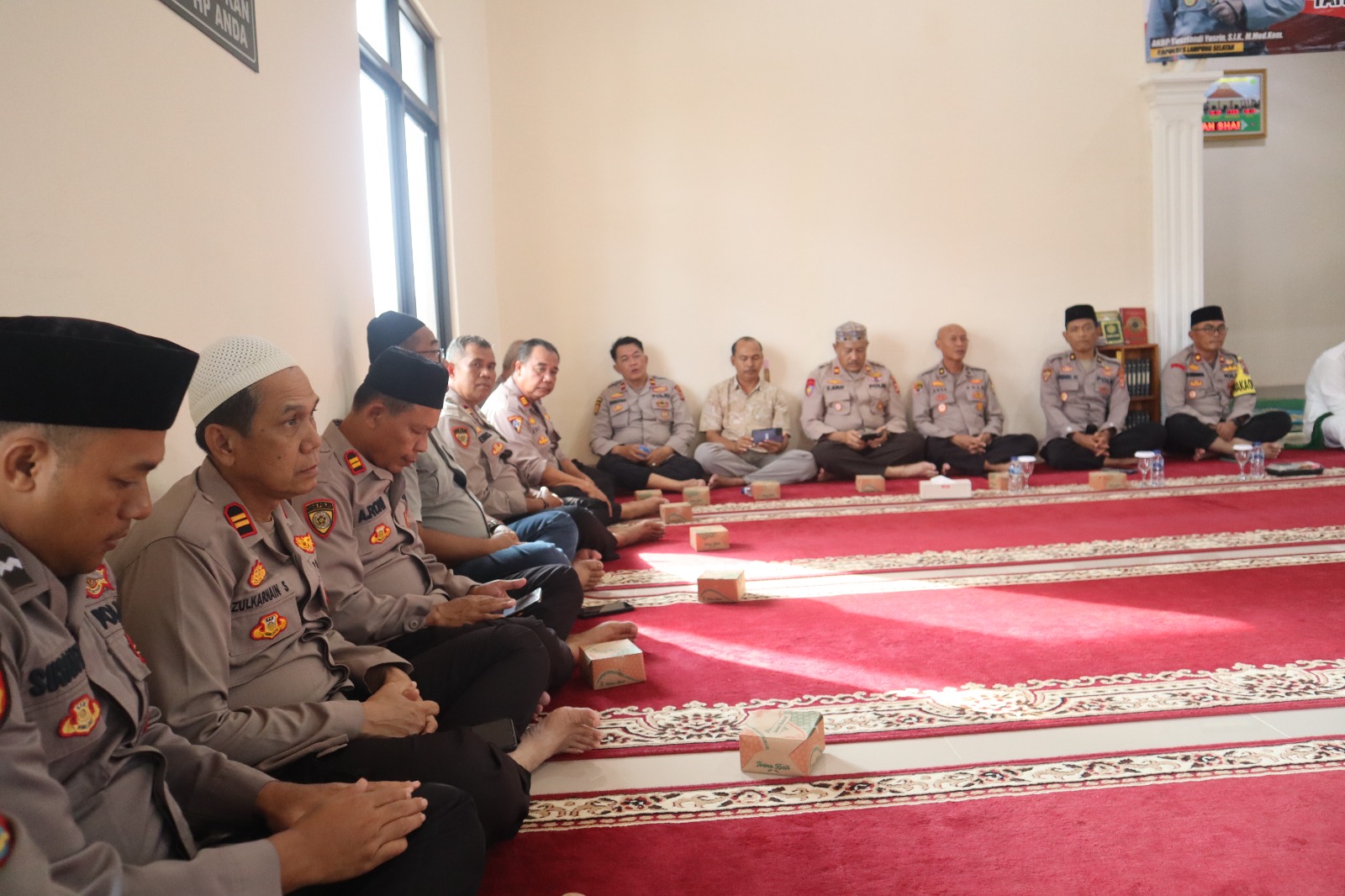 Dok. F / Polres Lampung Selatan menggelar doa Bersama di Masjid Polres Lampung Selatan, Jumat, 24 November 2024 pukul 16.00 Wib.