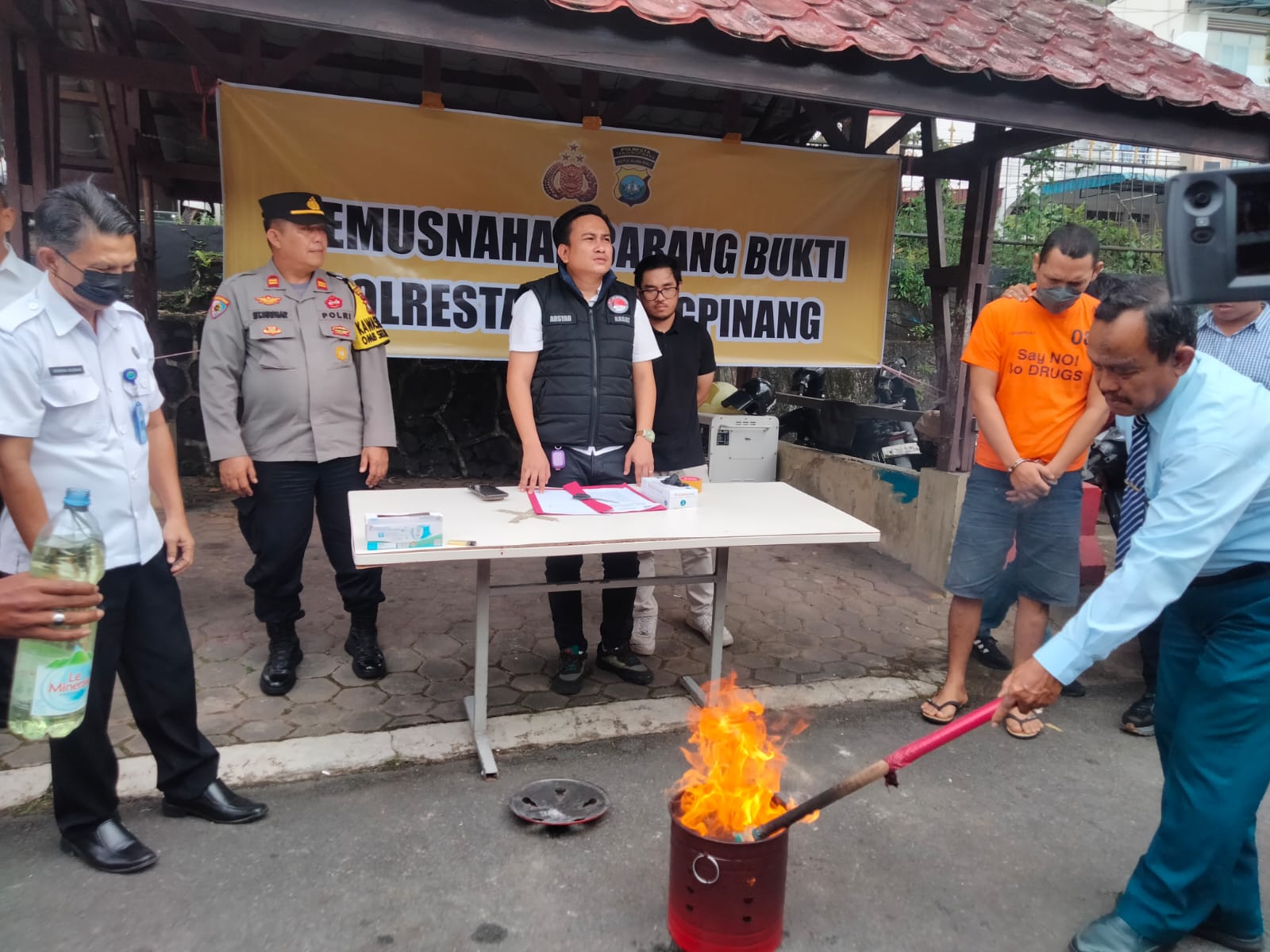 Pemusnahan barang bukti Narkotika jenis Ganja oleh Satreskoba Polresta Tanjungpinang, Rabu (31/01/24)/f.dok.Rat.