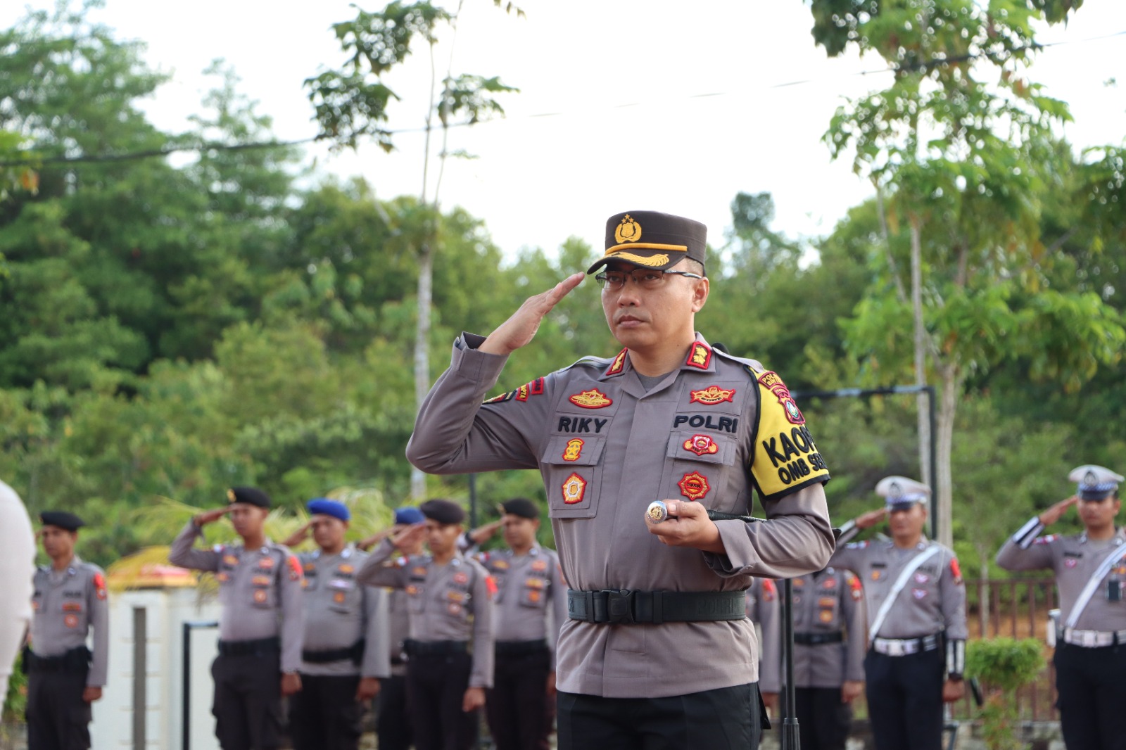 Kapolres Bintan AKBP Riky Iswoyo., S.I.K., M.M., saat menjadi Inspektur Upacara Peringatan Hari Kesadaran Nasional di Lapangan Bhayangkara Mapolres Bintan, Senin (19/02/24)/F.Dok.Hms.