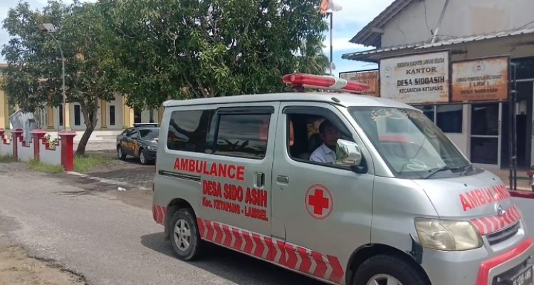 Dok. F/ kendaraan ambulan Desa Sidoasih, saat melakukan rutinitas berkeliling menyambagi warga desa sekitar.