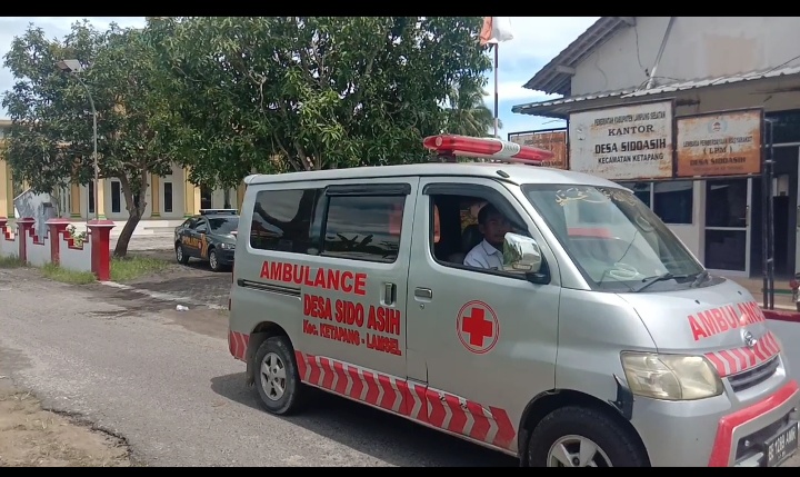 Dok. F/ kendaraan ambulan Desa Sidoasih, saat melakukan rutinitas berkeliling menyambagi warga desa sekitar.