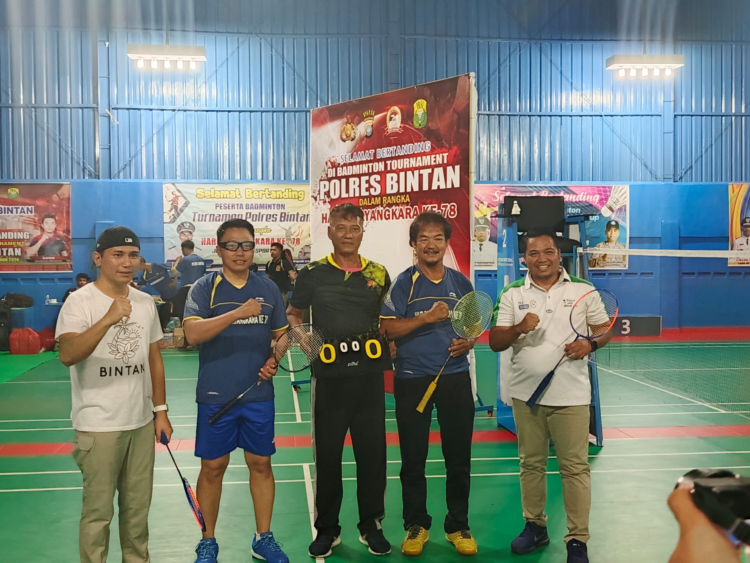 Kapolres Bintan AKBP Riky Iswoyo saat pelaksanaan Pembukaan turnamen Badminton Sabtu (25/05/24) malam/ f.dok.Hms.