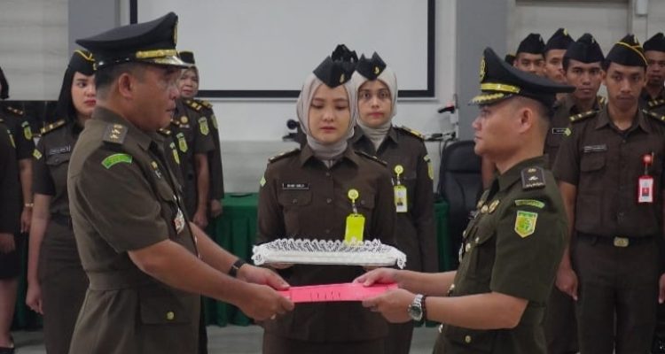 Pelaksanaan Sertijab Kasi Pidum Lama ke Kasi Pidum Kejari Tanjungpinang, Senin (17/05/24)/f.dok.Rat.