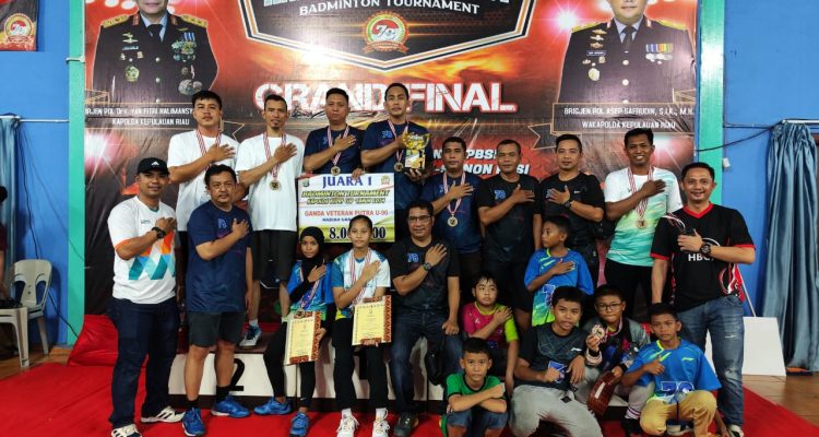 Penutupan turnamen Badminton Kapolda Kepri Cup 2024 dalam rangka hari Bhayangkara ke-78, di Gor Badminton Bandar Baru, Batam, Polresta Tanjungpinang keluar meraih juara 1 dan juara 2, Minggu (09/06/2024)/f.dok.Hms.
