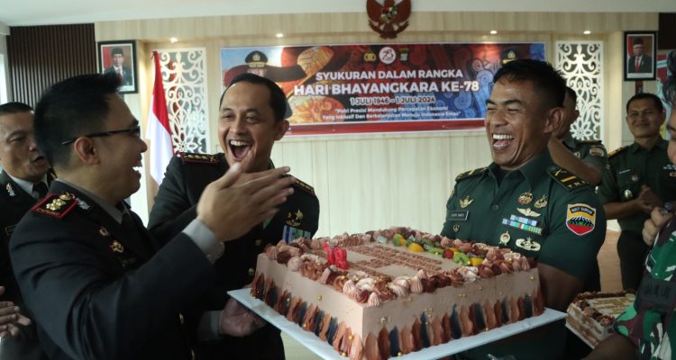 HUT Bhayangkara ke-78, Polres Bintan Dibanjiri Kue Ulang Tahun, Senin (01/07/24) /f.dok.Hms.