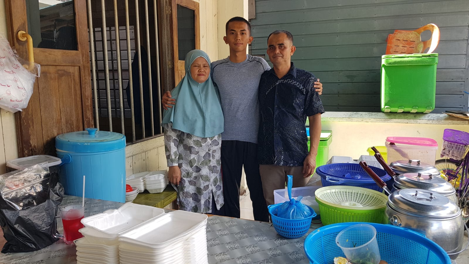 Orang Tua dan Aan Syaputra dari Anambas Masuk Bintara Polri dengan Prestasi Terbaik, Sabtu (06/07/24) /f.dok.Red.