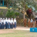 Polisi Jadi Inspektur Upacara di SMP Negeri 24 Bintan, Tanamkan Jiwa Nasionalisme dan Patuh Hukum, Senin (22/07/24) /f.dok.Rat.