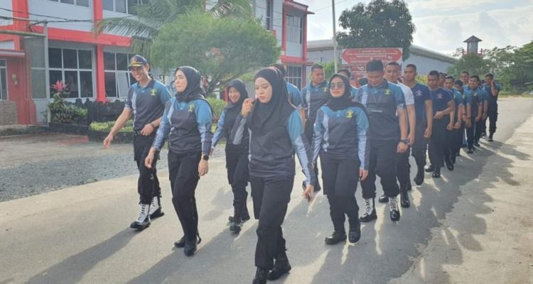 Petugas Lapas Narkotika Kelas IIA Tanjungpinang saat Olahraga bersama, Jumat (12/07/24) /f.dok.Rat.