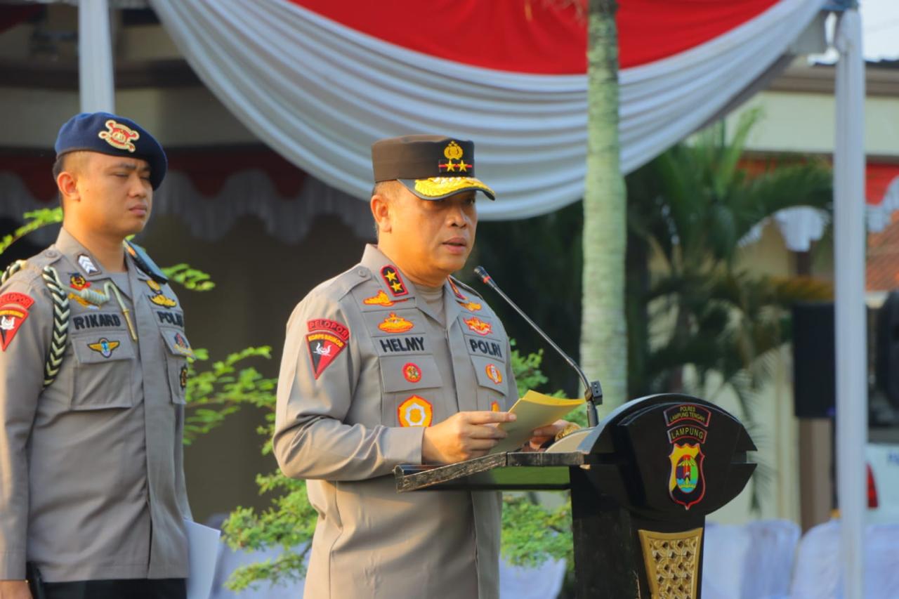 Dok. F/ kapolda lampung Irjen Pol. Helmy Santika memimpin apel serta menyambangi personel Kepolisian di Polres Lampung Tengah, Sinin ( 5/8/2024)