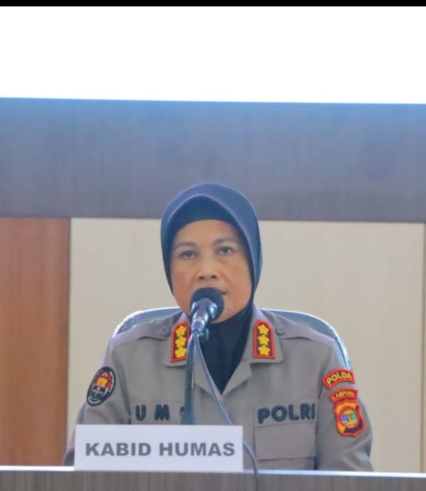 Dok.F/ Kabid Humas Polda Lampung Kombespol Umi Fadila Astuti S.Sos.S.I.k.M.Si., melakukan konferensi pers, di Polda Lampung